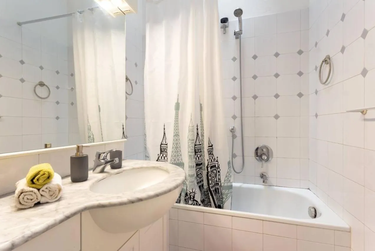 Via Ricasoli Apartment, Next To Accademia Florence Apartment